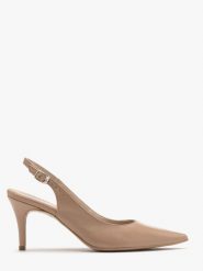 Beżowe czółenka typu slingback OFELIA. Brązowe czółenka damskie Ryłko, bez wzorów, ze skóry, bez obcasa, na szpilce. Za 379.99 zł.