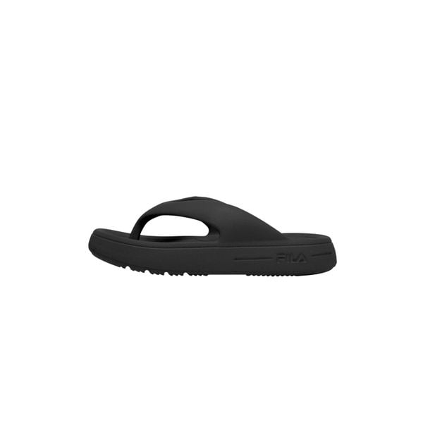 Klapki damskie Fila Superbubble. Czarne klapki damskie Fila, bez wzorów, z materiału, bez obcasa, bez zapięcia. Za 214.00 zł.