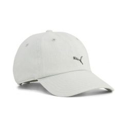 Czapka typu dad WARDROBE ESS Metal PUMA. Zielone czapki z daszkiem damskie Puma, na jesień, bez wzorów, z bawełny. Za 109.00 zł.