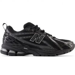 New Balance M1906RCH Sneakersy unisex. Czarne obuwie sportowe damskie New Balance, z syntetyku, bez zapięcia, do biegania. W wyprzedaży za 559.20 zł.