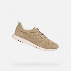 Buty GEOX D SUKIE 2.0 Jasnobrązowy. Brązowe obuwie trekkingowe damskie Geox, ze skóry, bez zapięcia. Za 423.99 zł.