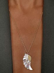 DI GIORGIO Pozłacany naszyjnik z elementem ozdobnym - dł. 55 cm rozmiar: onesize. Białe naszyjniki damskie DI GIORGIO, z perłą, pozłacane. Za 429.95 zł.