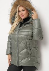 Zielona Kurtka z Eleganckim Pikowaniem z Kapturem z Futerkiem Zemiella. Zielone kurtki damskie Born2be, plus size, bez wzorów, z jeansu, z kapturem. Za 239.99 zł.