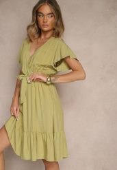 Zielona Kopertowa Sukienka z Wiskozy Ozdobiona Paskiem Lanestea. Zielone sukienki damskie Renee, z aplikacjami, z wiskozy, eleganckie, bez ramiączek. W wyprzedaży za 47.99 zł.