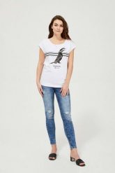 Jeansy rurki medium waist z przetarciami niebieskie. Niebieskie jeansy damskie MOODO, bez wzorów, z bawełny. W wyprzedaży za 27.99 zł.