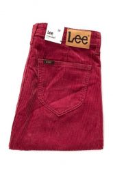 SPÓDNICA SZTRUKSOWA LEE A LINE SKIRT BIKINI RED L38NDC87 112108271. Czerwone spódnice damskie Lee, l, bez wzorów, ze sztruksu. W wyprzedaży za 69.99 zł.