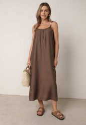 Ciemnobrązowa Pudełkowa Sukienka Boho z Wiskozy na Ramiączkach z Ozdobnymi Koralikami Erane. Brązowe sukienki damskie Born2be, bez wzorów, z tkaniny, boho, bez ramiączek. Za 89.99 zł.
