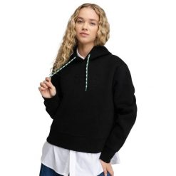 Damska bluza crop top z kapturem Siroko Jolla-W Black. Czarne bluzy damskie SIROKO, bez wzorów, z materiału, z kapturem. Za 252.00 zł.