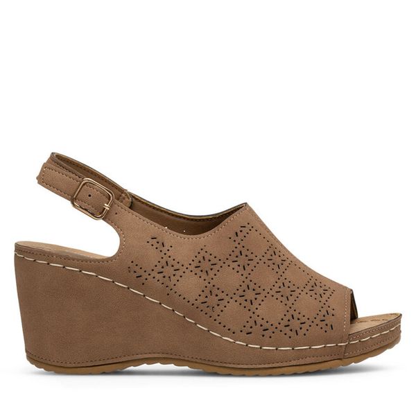 Sandały Clara Barson. Brązowe sandały damskie Clara Barson, bez wzorów, bez obcasa, na koturnie, bez zapięcia. Za 99.99 zł.