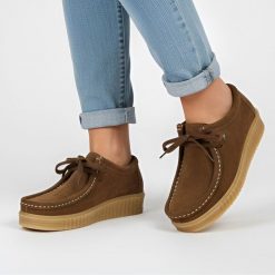 Półbuty damskie Hee, wsuwane z zamszową cholewką i na płaskiej podeszwie, brązowe, 84765. Brązowe półbuty damskie Hee, bez wzorów, z gumy, bez obcasa, na płaskiej podeszwie, bez zapięcia. Za 389.00 zł.