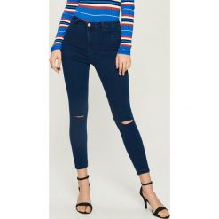 Jeansy skinny z wysokim stanem - Granatowy. Niebieskie jeansy damskie Sinsay. Za 49.99 zł.