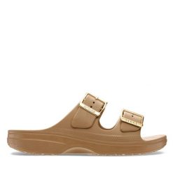 Klapki Crocs. Brązowe klapki damskie Crocs, bez wzorów, bez obcasa, bez zapięcia. Za 159.99 zł.