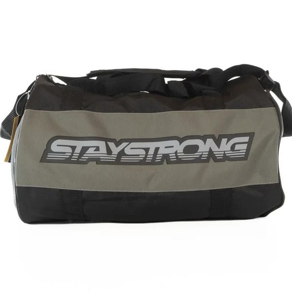 Torba sportowa Stay Strong Icon Duffle. Czarne torby sportowe STAY STRONG, bez wzorów, z tkaniny. Za 180.00 zł.