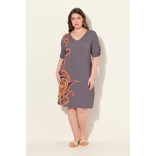 Damskie Sukienka plażowa paisley trapezowy krój dekolt w serek rękaw 1/2. Niebieskie sukienki damskie Ulla Popken, bez wzorów, z elastanu, sportowe, bez ramiączek. W wyprzedaży za 179.99 zł.