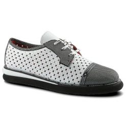 Półbuty damskie Lanqier, wykonane z materiału o otwartej ażurowej strukturze z kontrastowymi wzmocnieniami z klasycznym sznurowaniem, białe, 46C2339. Białe półbuty damskie Lanqier, na lato, w ażurowe wzory, z materiału, z otwartym noskiem, bez obcasa, bez zapięcia. Za 229.00 zł.