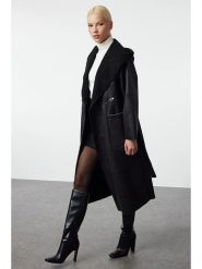 Trendyol Płaszcz przejściowy w kolorze czarnym rozmiar: M/L. Czarne płaszcze damskie Trendyol, l, bez wzorów, z tkaniny, bez kaptura. Za 245.38 zł.