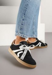 Czarne Sneakersy w Stylu Klasycznych Tenisówek z Odpinaną Kokardką Korimarela. Czarne obuwie sportowe damskie Born2be, z jeansu, bez zapięcia, tenisowe. Za 99.99 zł.