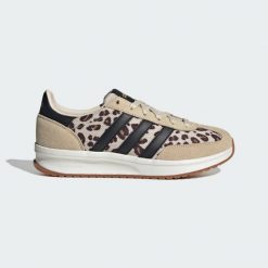 Buty Run 70S 2.0. Białe obuwie sportowe casual damskie Adidas. Za 299.00 zł.