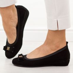 Czarne zamszowe skórzane Polskie baleriny damskie Prestige 2236. Czarne balerinki damskie Prestige, bez wzorów, ze skóry, z okrągłym noskiem. Za 399.00 zł.