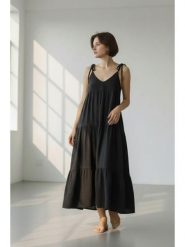 ASSUILI Lniana sukienka w kolorze czarnym rozmiar: 40. Czarne sukienki damskie Assuili, bez wzorów, ze lnu, bez ramiączek. Za 130.99 zł.