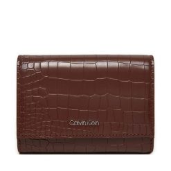 Portfel Calvin Klein. Brązowe portfele damskie Calvin Klein, bez wzorów. Za 259.99 zł.