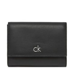 Portfel Calvin Klein. Czarne portfele damskie Calvin Klein, bez wzorów. Za 169.99 zł.