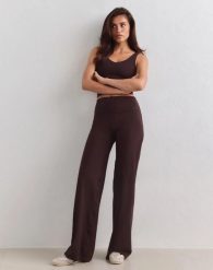 Damskie legginsy z prostą nogawką, wysoki stan, squat proof Sense czekoladowe. Brązowe legginsy damskie Aim'n, m, bez wzorów, z elastanu, z podwyższonym stanem, na fitness i siłownię. Za 349.00 zł.