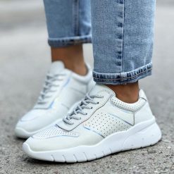 Białe skórzane sneakersy damskie S.Barski 22226. Białe obuwie sportowe damskie S.BARSKI, ze skóry, bez zapięcia. Za 159.00 zł.