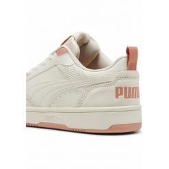 Damskie sneakersy Rebound v6 Low Coquette PUMA. Białe obuwie sportowe damskie Puma, bez zapięcia, trekkingowe. W wyprzedaży za 234.00 zł.