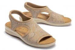 SANITAL FLEX 8056.17 beige, sandały damskie. Brązowe sandały damskie Sanital-Flex, bez wzorów, bez obcasa, na koturnie, bez zapięcia. Za 164.90 zł.