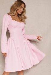 Różowa Sukienka o Rozkloszowanym Kroju z Gorsetową Górą Tillitte. Czerwone sukienki damskie Renee, bez wzorów, eleganckie, bez ramiączek. W wyprzedaży za 135.99 zł.