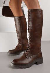 Brązowe Kozaki w Stylu Workerów Cahrarah. Brązowe kozaki damskie Born2be, z jeansu, bez obcasa, na płaskiej podeszwie, bez zapięcia. Za 159.99 zł.