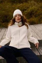 Rozpinana bluza beżowa. Brązowe bluzy damskie MOODO, l, bez wzorów, z poliesteru, bez kaptura. W wyprzedaży za 79.99 zł.