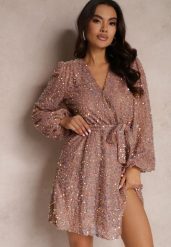 Różowa Sukienka Cekinowa z Kopertowym Dekoltem Voodek. Czerwone sukienki damskie Renee, bez wzorów, z jeansu, eleganckie, bez ramiączek. W wyprzedaży za 183.99 zł.