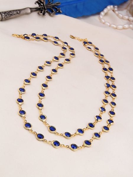 L'Atelier de Gaia Pozłacany naszyjnik z kryształami - dł. 50 cm rozmiar: onesize. Niebieskie naszyjniki damskie L'Atelier de Gaia, z kryształem, pozłacane. Za 78.66 zł.