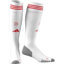 Skarpetki domowe Bayern Monachium 2025/26. Białe skarpetki damskie Adidas, bez wzorów. Za 180.50 zł.