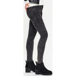 Jeansy PUSH UP - Szary. Szare jeansy damskie Cropp. Za 79.99 zł.
