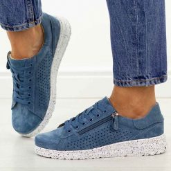 Niebieskie zamszowe skórzane półbuty damskie Jezzi 137. Niebieskie półbuty damskie Jezzi, na jesień, w ażurowe wzory, z jeansu, bez obcasa, na płaskiej podeszwie, bez zapięcia. Za 239.00 zł.