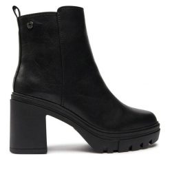 Botki Refresh. Czarne botki damskie Refresh, bez obcasa, na słupku, bez zapięcia. Za 289.99 zł.