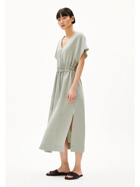 Armedangels Sukienka "Maaholina" w kolorze miętowym rozmiar: L. Zielone sukienki damskie ARMEDANGELS, bez wzorów, z wiskozy, klasyczne, bez ramiączek. Za 249.17 zł.