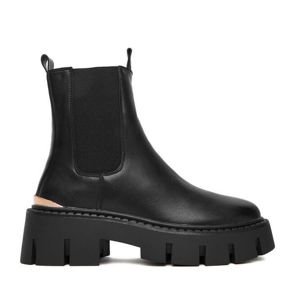 Sztyblety DeeZee. Czarne botki damskie DeeZee, bez obcasa, na płaskiej podeszwie, bez zapięcia. Za 199.99 zł.