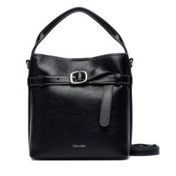 Torebka Calvin Klein. Czarne torebki klasyczne damskie Calvin Klein, bez dodatków. Za 569.99 zł.