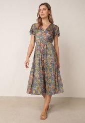 Niebieska Sukienka o Kopertowym Kroju z Dodatkiem Wiskozy we Wzór Paisley Harea. Niebieskie sukienki damskie Born2be, bez wzorów, z materiału, eleganckie, bez ramiączek. Za 69.99 zł.
