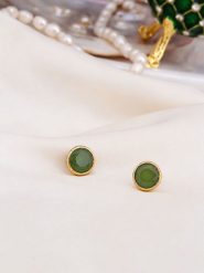 L'Atelier de Gaia Pozłacane kolczyki-wkrętki z tygrysim okiem rozmiar: onesize. Zielone kolczyki damskie L'Atelier de Gaia, pozłacane. Za 29.95 zł.