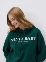 Bluza ze świątecznym napisem - ciemnozielony. Zielone bluzy damskie Reserved, l, bez wzorów, z bawełny, bez kaptura. W wyprzedaży za 45.99 zł.