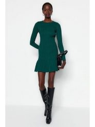 Trendyol Sukienka w kolorze zielonym rozmiar: M. Zielone sukienki damskie Trendyol, bez wzorów, prążkowane, bez ramiączek. Za 96.45 zł.