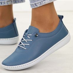 Niebieskie skórzane półbuty damskie T.Sokolski 2023. Niebieskie półbuty damskie Sokolski, na jesień, bez wzorów, z jeansu, z okrągłym noskiem, bez obcasa, na płaskiej podeszwie, bez zapięcia. Za 249.00 zł.