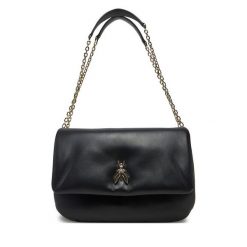 Torebka Patrizia Pepe. Czarne listonoszki damskie Patrizia Pepe, bez wzorów, bez dodatków. Za 879.99 zł.