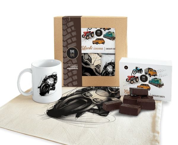 Ścigacz — paczka (Zawartość paczki: koszulka, torba, kubek, słodycze; Rozmiar koszulki / bluzy: S (damska); Kolor koszulki / bluzy: biały; Rodzaj nadr. Białe koszulki damskie nikiniki, s, bez wzorów, z bawełny, bez kołnierzyka, bez ramiączek. Za 169.00 zł.