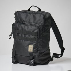 Plecak Tactical 100 20 litrów. Czarne plecaki SOLOGNAC, bez wzorów, z materiału. Za 69.99 zł.